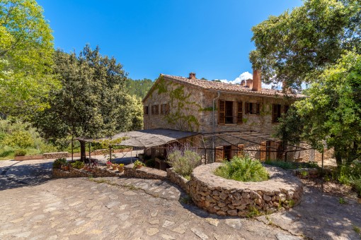 Wonderful finca with great privacy and 2 living units in the Tramuntana mountains