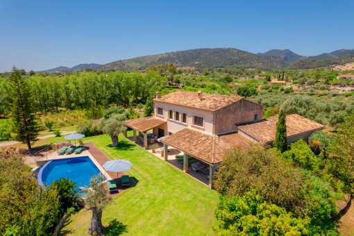 Enchanting, luxurious finca with sweeping views as far as the Tramuntana and absolute privacy near Inca
