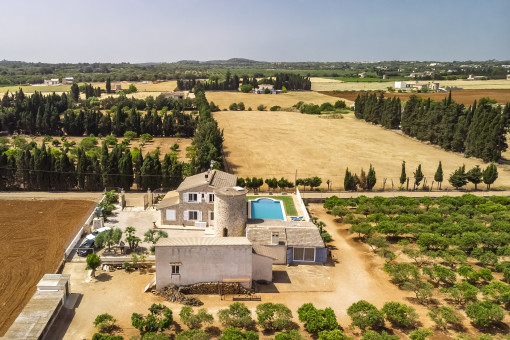 Idyllically situated finca with holiday rental licence in Muro with panoramic view to the bay of Alcúdia