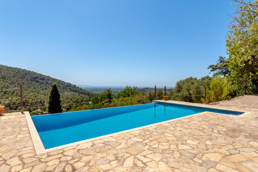Breathtaking, renovated finca with spectacular views of the mountains and the bay of Palma