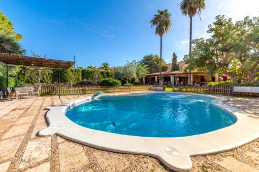 Family-finca with large garden, pool and guest house in the popular area of Santa Maria