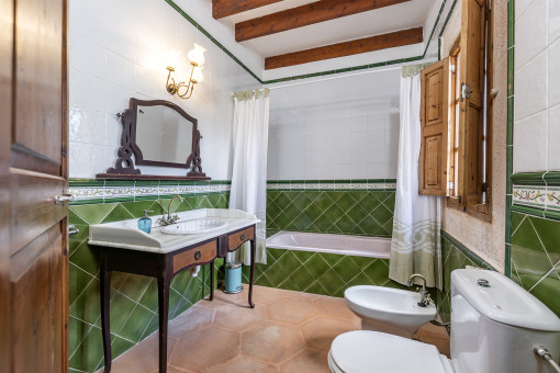 One of the 4 bathrooms