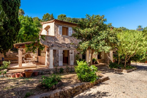 Two rustic houses on a plot offering ample privacy and panoramic views over the valley of Soller