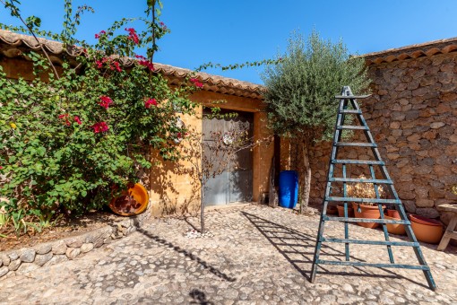 Enchnating patio