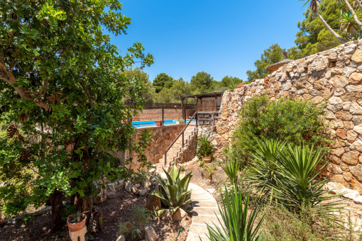 Enchanting access to the pool area