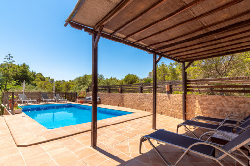 Partly covered pool terrace