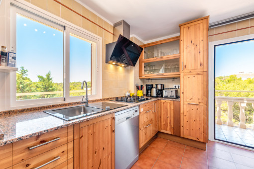 Kitchen with access to the outside