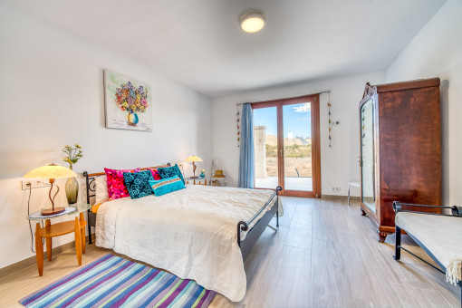 Bedroom with bathroom en suite 