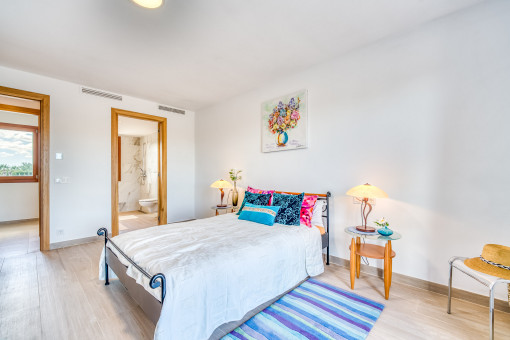 Bedroom with bathroom en suite 