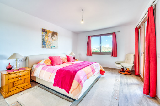Bedroom with bathroom en suite 