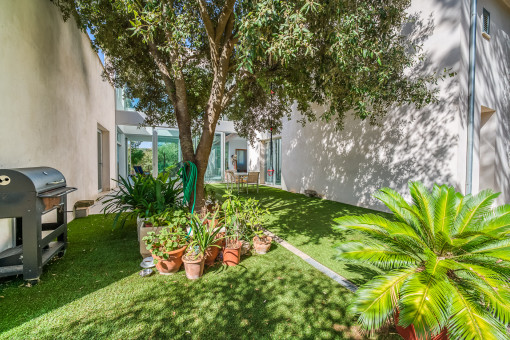 Idyllic patio-like bbq terrace 