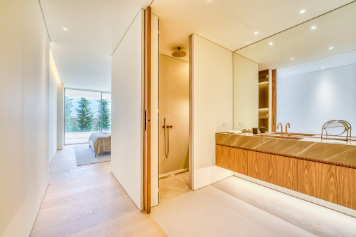 One of 4 bathrooms