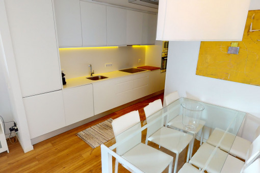 Modern, fully equipped kitchen