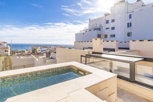 Rooftop with jacuzzi