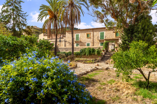 Historic town house with garden in Manacor de la Vall