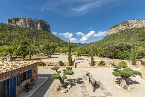 Exceptional finca in a spectacular location at the foot of the Tramuntana mountains in Alaro