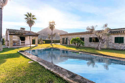 Enchanting, country-house style villa with pool in Alcudia