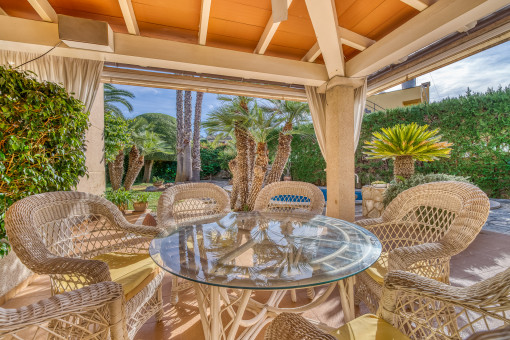 Covered terrace next to the pool