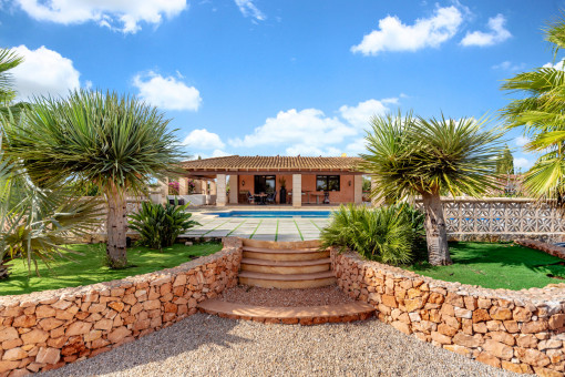 Beautiful, rustic finca with pool in Llucmajor