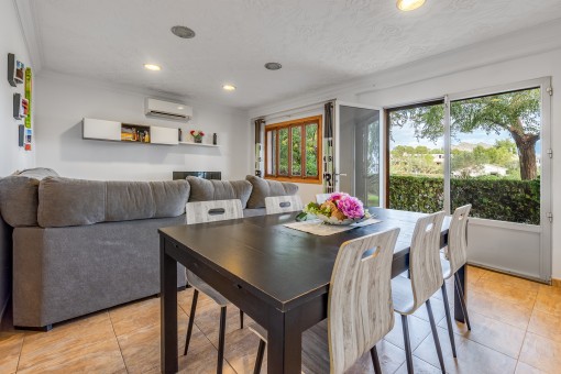 Dining area with terrace access