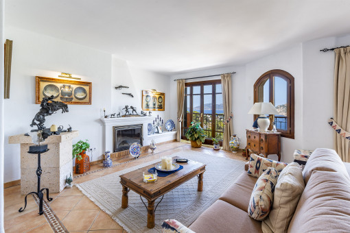 Bright living and dining area