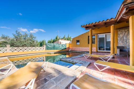 Quietly-situated finca in Pollenca with private stone-oak wooded area