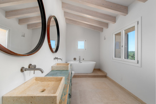One of 6 bathrooms