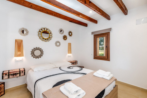 Bedroom with bathroom en suite
