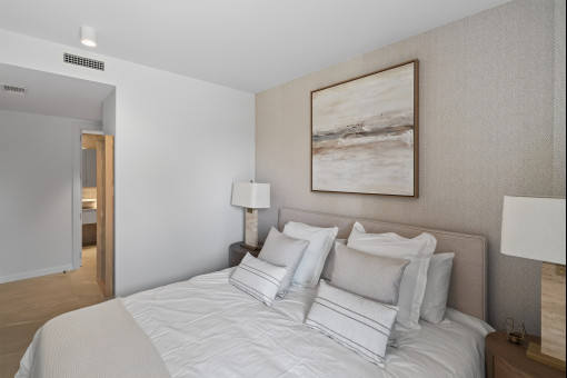 Elegant double bedroom with en suite bathroom