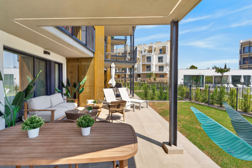 Covered terrace with private garden