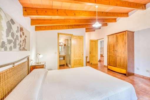Bedroom with bathroom en suite