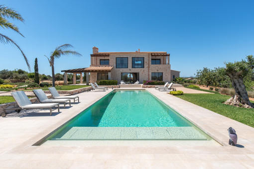 Finca with naturalstone facade