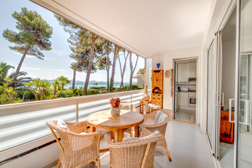 Duplex-apartment in an unique location, frontline at the beach of Alcudia