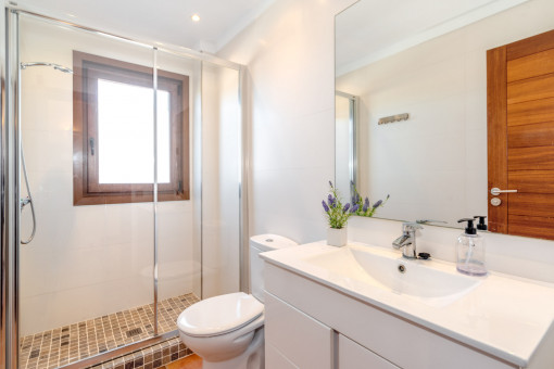 One of 4 bathrooms