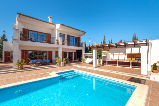 Beautiful pool and terrace area