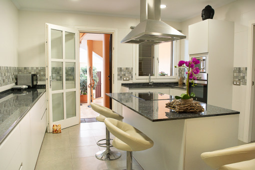 Kitchen with cooking island
