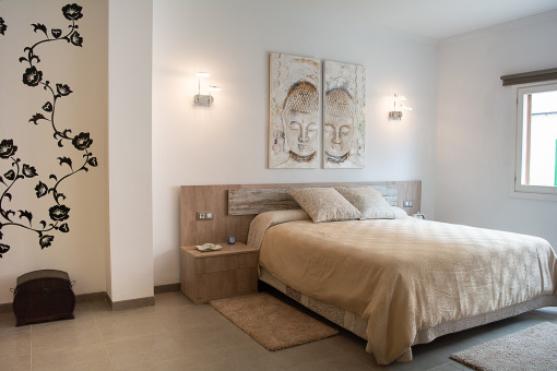 Elegant bedroom