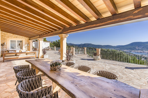 Partially covered terrace with dining area