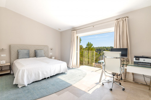 Double bedroom with balcony
