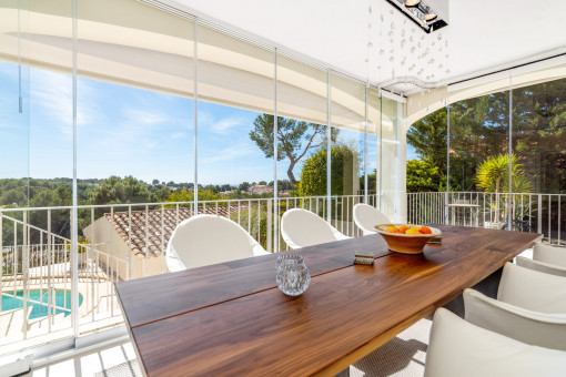 Wintergarden with dining area and glass slidinig doors
