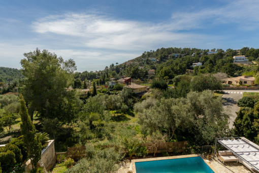 View over the pool and the landscape