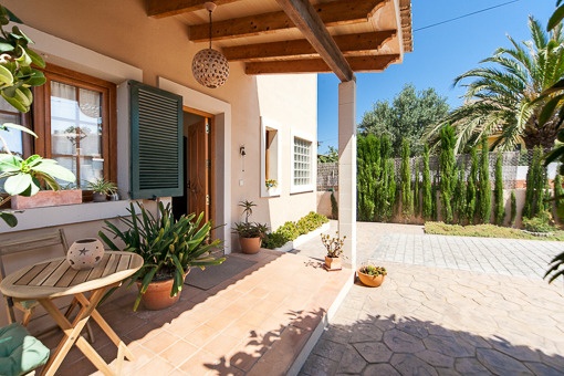 Covered terrace with views to the garden