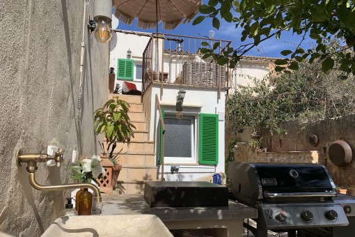 Barbecue and dining area in the garden