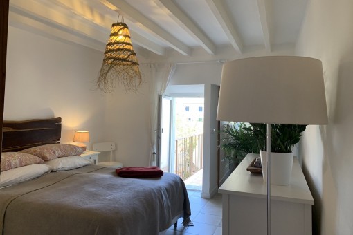 Master bedroom with bathroom en suite