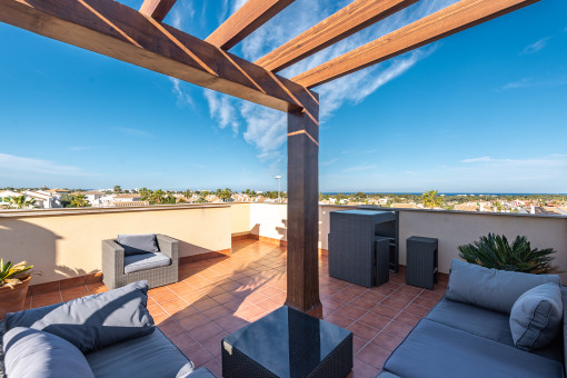 Fantastic penthouse with large roof terrace and sweeping sea views in Cala Murada