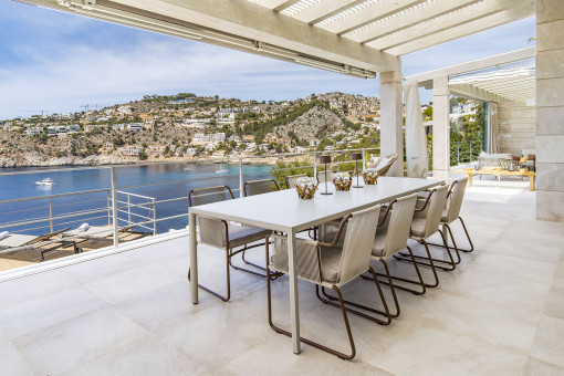 Fantastic outdoor dining area with sea views