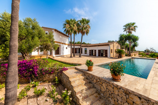 Luxurious finca with breathtaking views of the Tramuntana mountains with touristic licence