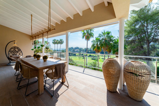 Covered terrace with outdoor dining area