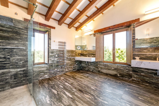 One of 4 bathrooms
