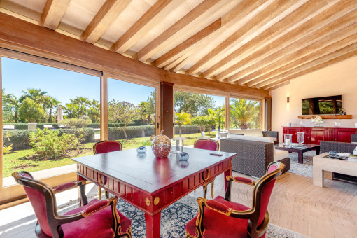 Additional living and dining area